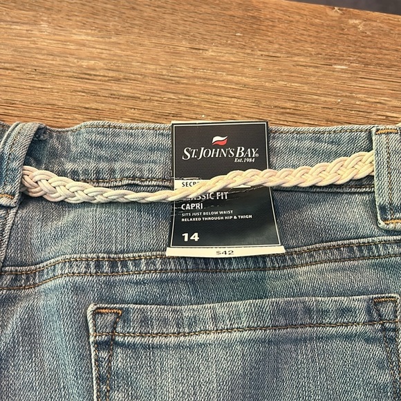 NWT St John's Bay classic capri Secretly Slender Jeans Size 14 w/ shirt - Picture 10 of 13